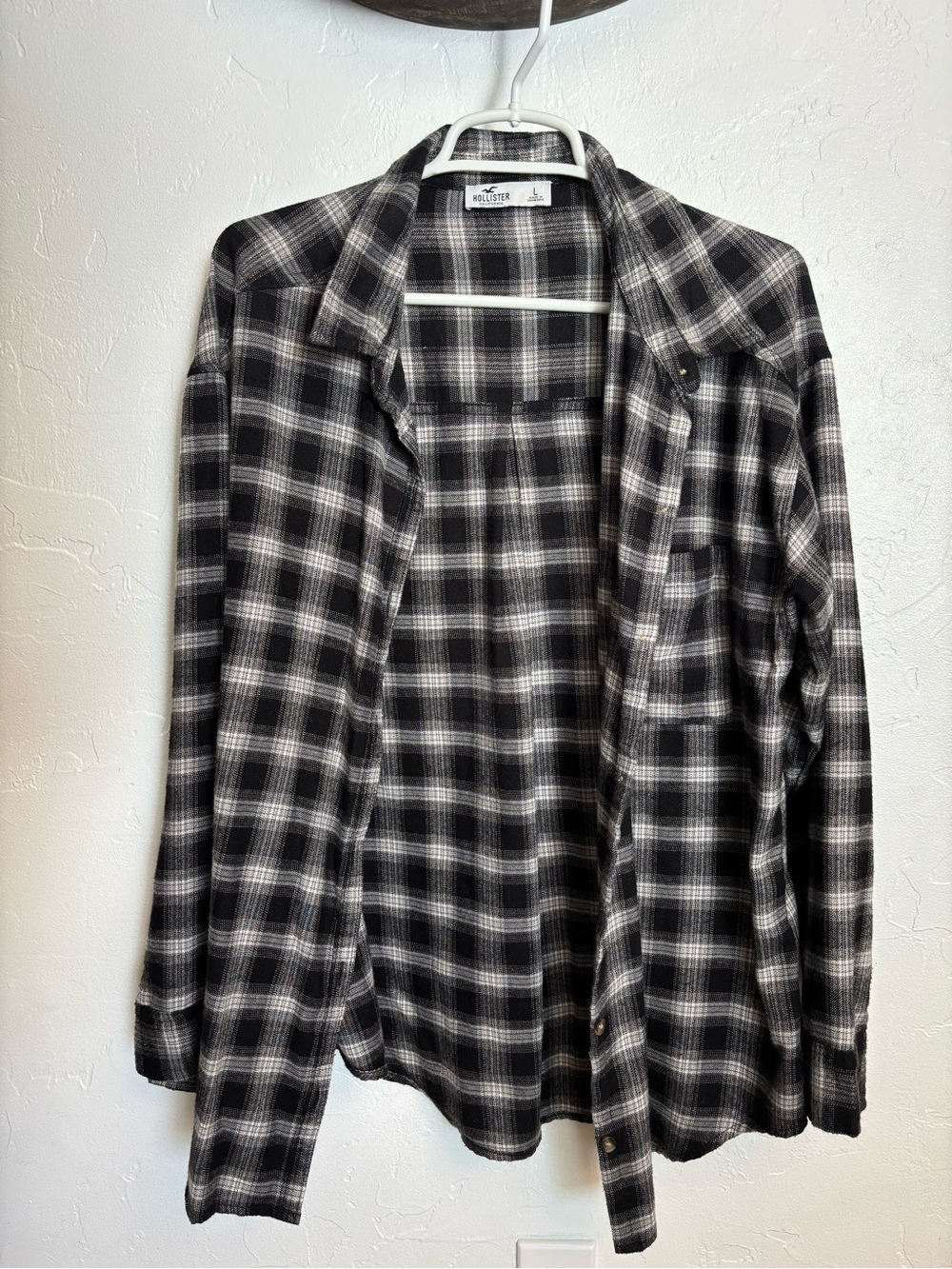 Hollister Women's Black & White Plaid Button-Up Flannel Large